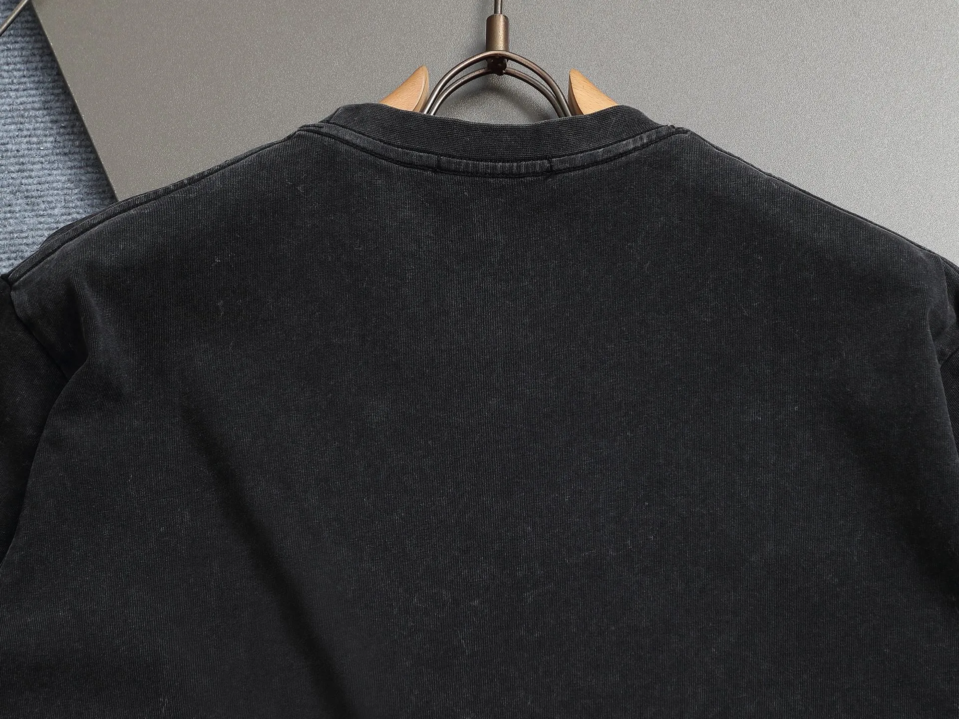 🅿️230 𝗟𝗼𝘂𝗶𝘀 𝗩𝘂𝗶𝘁𝘁𝗼𝗻/LV Louis Vuitton classic presbyopic LOGO patch embroidery🪡 logo 300g round neck heavy industry logo brand short sleeves official synchronization 1:1 original model opening fashion personality versatile trend pure original quality original washed fabric Hang tag Collar label Washed wheat Complete with three labels Color: white. Washed black Size: 𝐒-𝐗𝐋